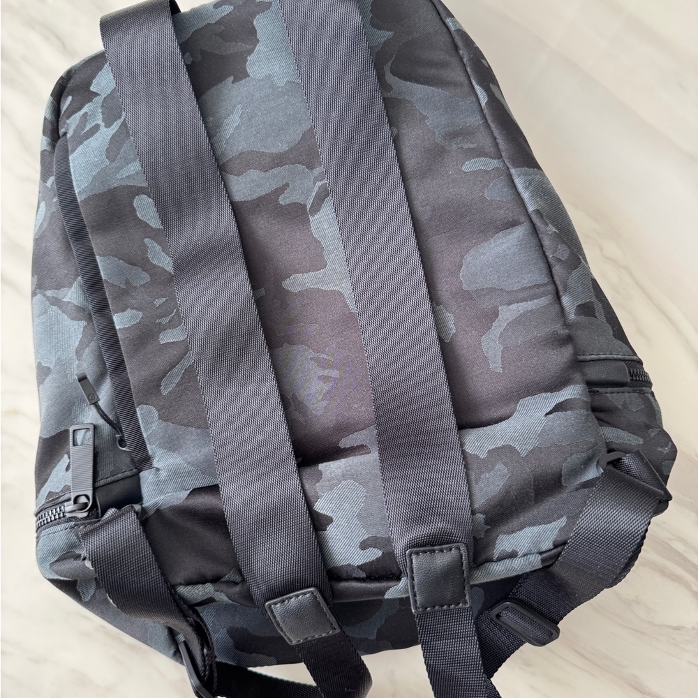 lululemon athletica city adventurer mini in black camo backpack - Picture 3 of 4